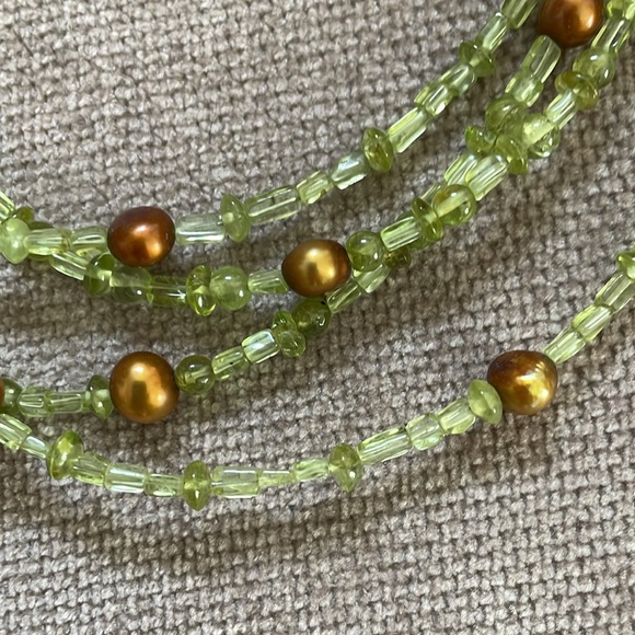 Peridot colored beads and pearl necklace - Picture 3 of 5
